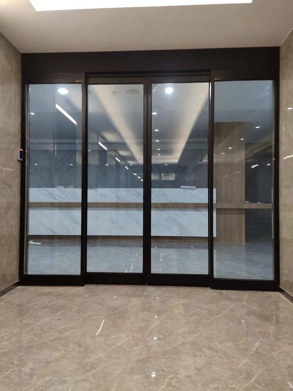 连云港市玻璃伸缩门