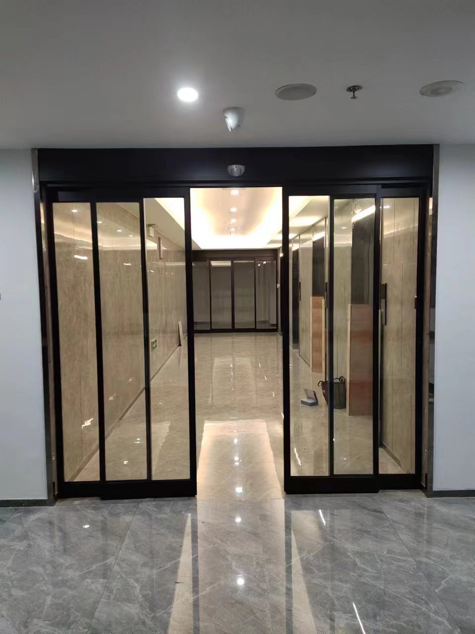 连云港市玻璃伸缩门
